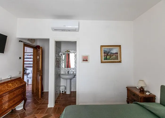 לינה וארוחת בוקר La Di Adele - Il Giardinetto 3*